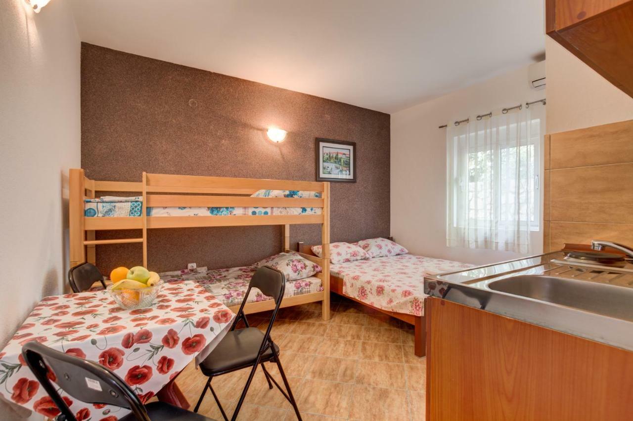 Studios Nikezic Utjeha Buitenkant foto